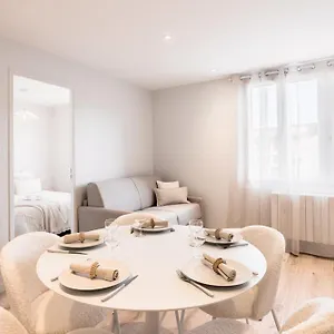le-santorin-appartement-2-chambres-avec-balcon-au.hotels-rhonealpes.com/